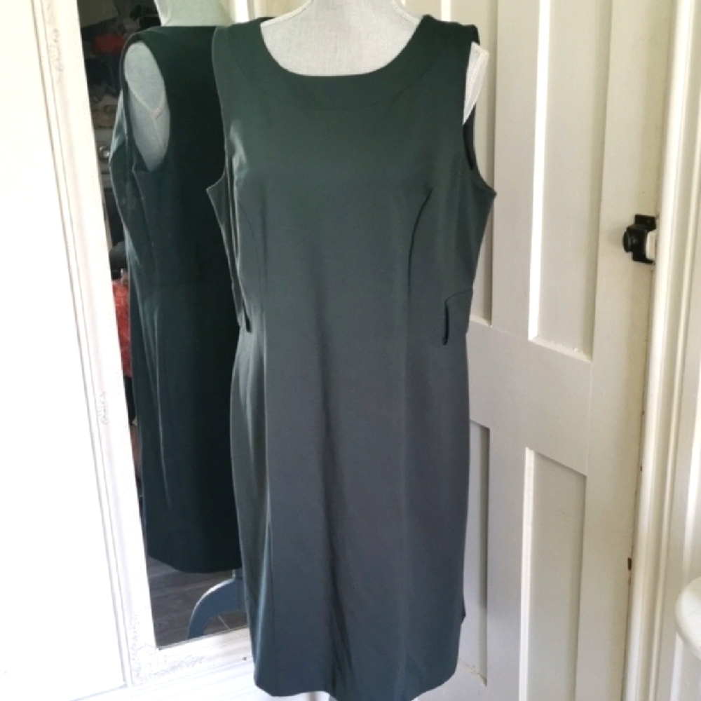 Jacob business casual sleeveless hunter green dress. Size XL. EUC